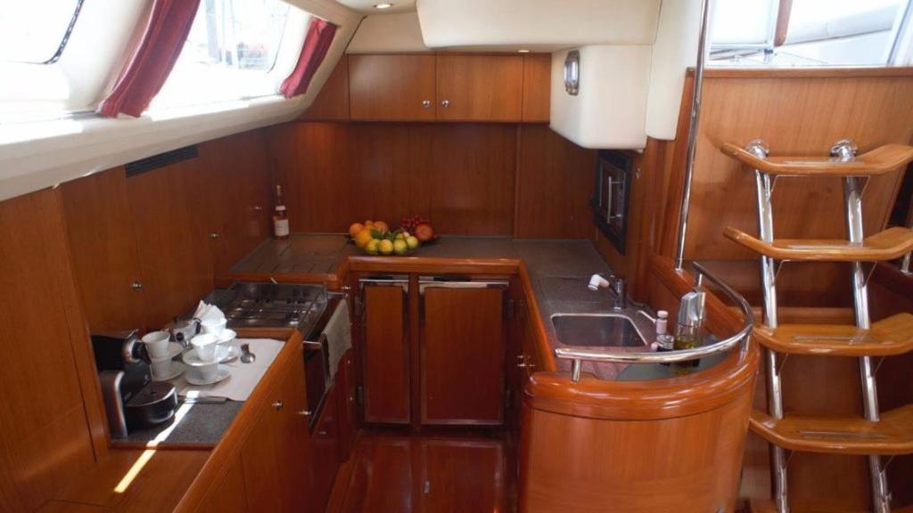 Bateau-hôtel Barco De Lujo En